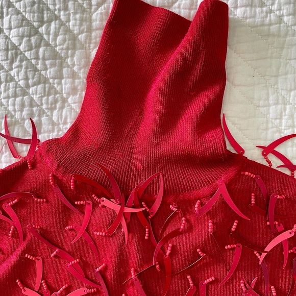 Vintage Red Textured Sleeveless Turtleneck Top - Picture 3 of 6